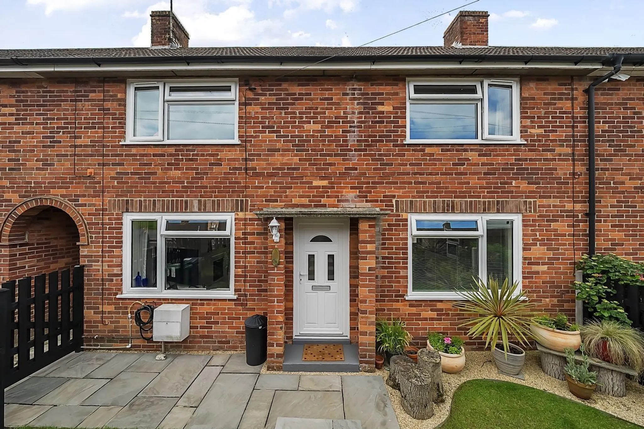 https://mr0.homeflow-assets.co.uk/files/photo/image/47764/8669/_x_/42625647.jpg