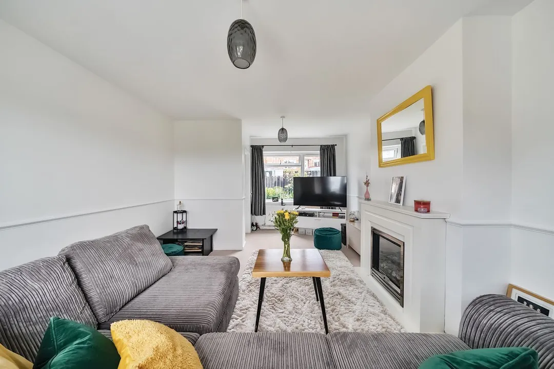 https://mr0.homeflow-assets.co.uk/files/photo/image/47764/8678/_x_/42625457.jpg