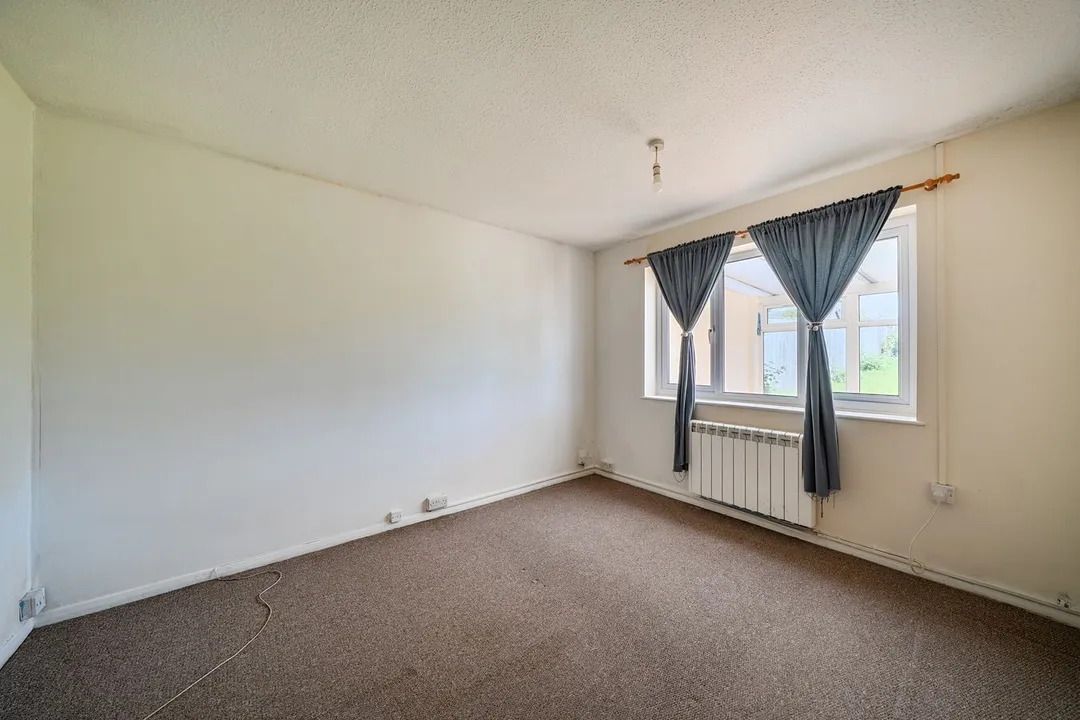 https://mr0.homeflow-assets.co.uk/files/photo/image/47764/9237/_x_/56462078.jpg