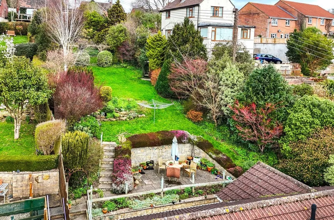 https://mr0.homeflow-assets.co.uk/files/photo/image/47765/1310/_x_/54837247.jpg