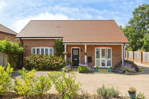 Magnolia Drive, Alfold, Cranleigh, Su...