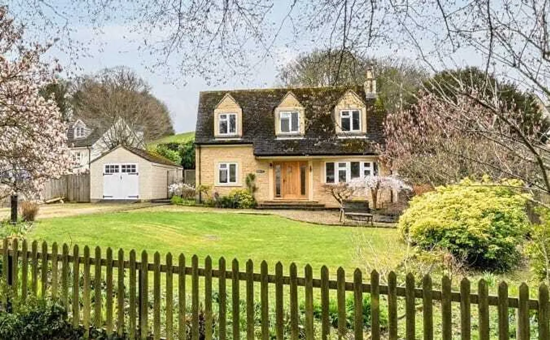 https://mr0.homeflow-assets.co.uk/files/photo/image/47765/5858/_x_/55009170.jpg