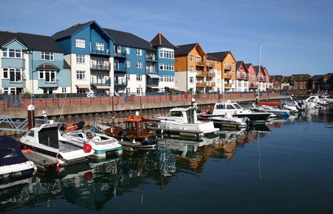https://mr0.homeflow-assets.co.uk/files/photo/image/47765/6763/_x_/LND230031_06.jpg