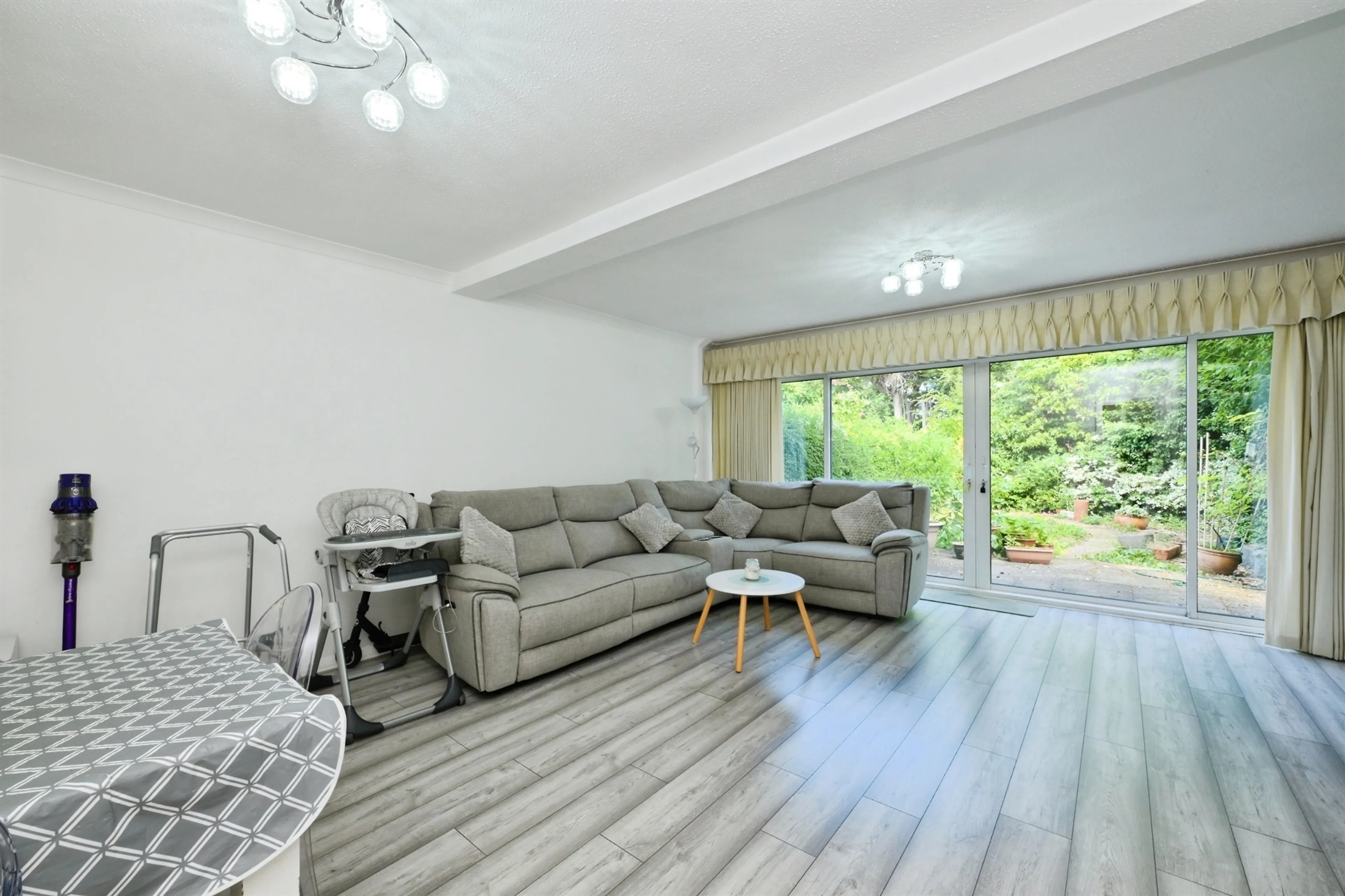 Property at Cedar Green, Hoddesdon