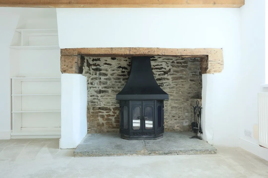 https://mr0.homeflow-assets.co.uk/files/photo/image/47766/4898/_x_/51830124.jpg