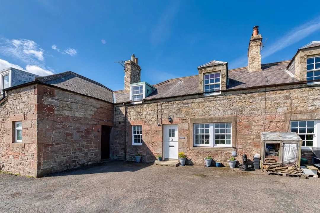 https://mr0.homeflow-assets.co.uk/files/photo/image/47766/6675/_x_/ai-enhanced-6a4cf7a345b15.jpg