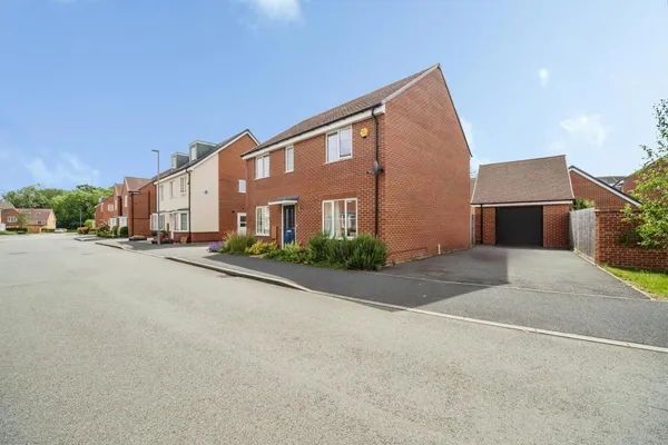 Calshot Drive, Kingsmead, Milton Keyn...