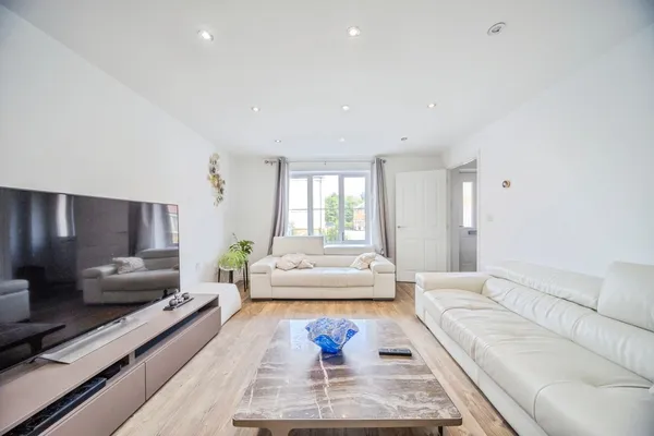 Calshot Drive, Kingsmead, Milton Keyn...