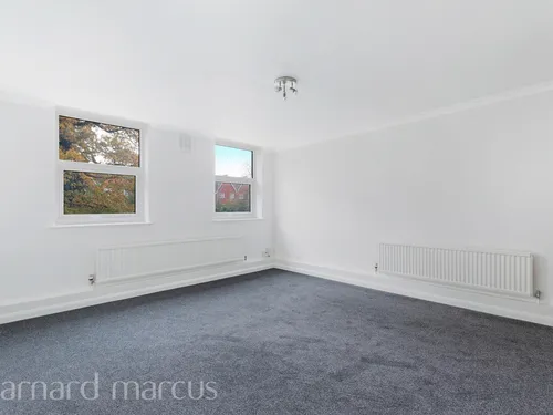 Portsmouth Road, THAMES DITTONphoto