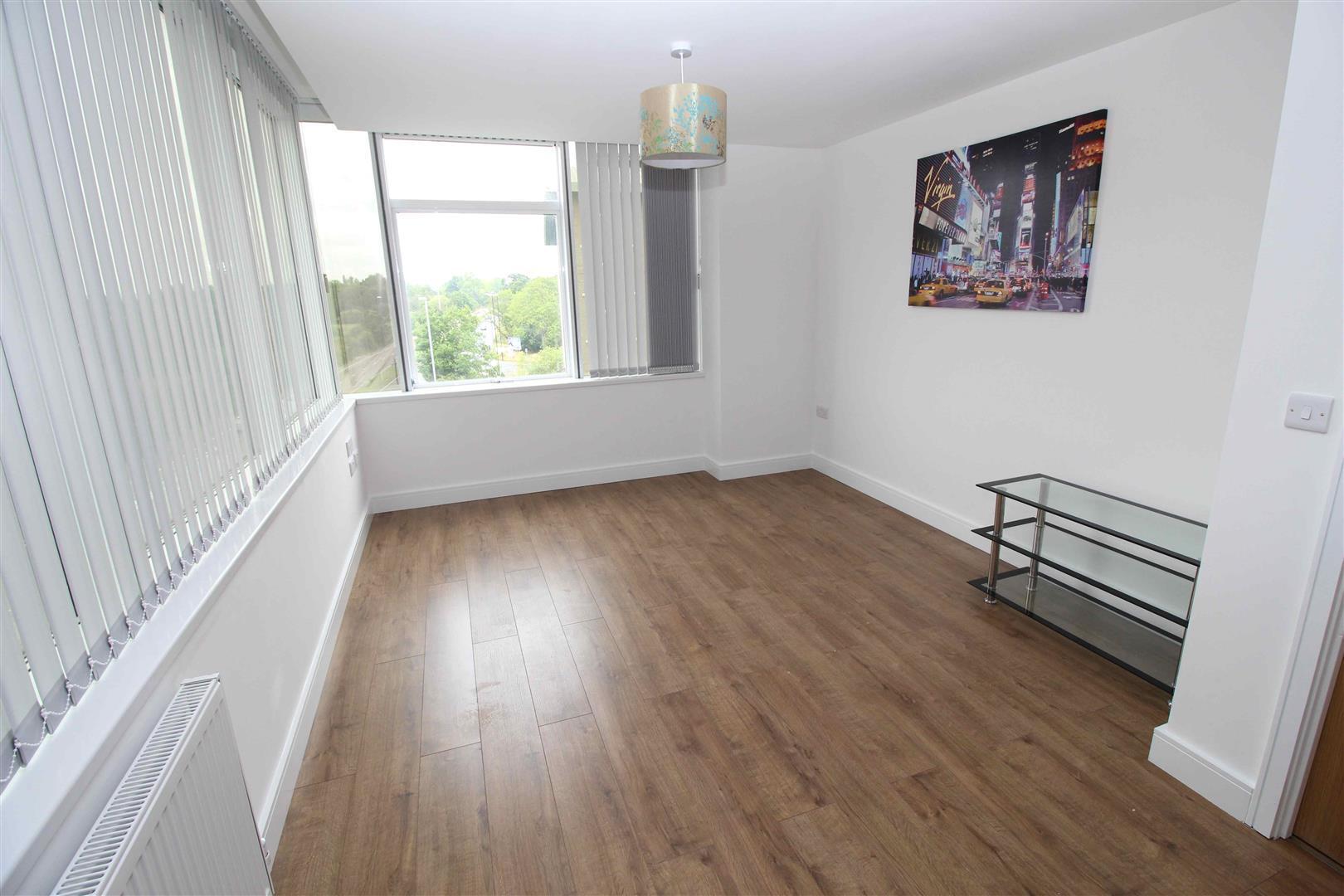 London Road, Lowfield Heath Image 3
