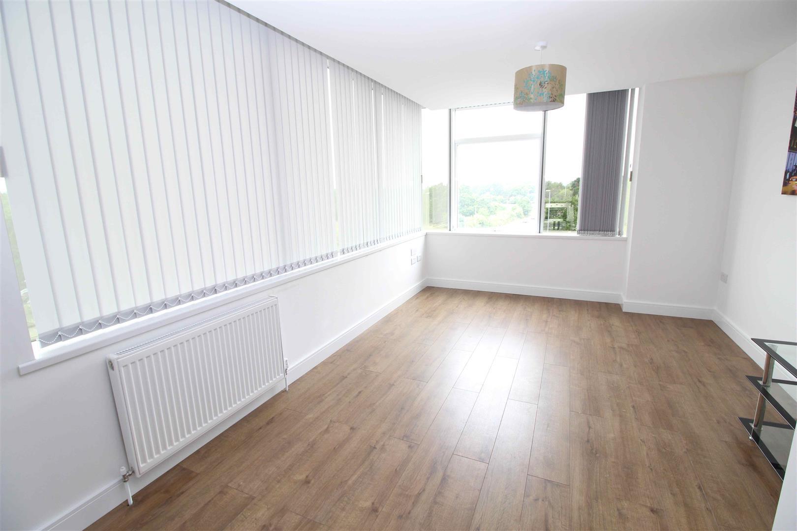 London Road, Lowfield Heath Image 4