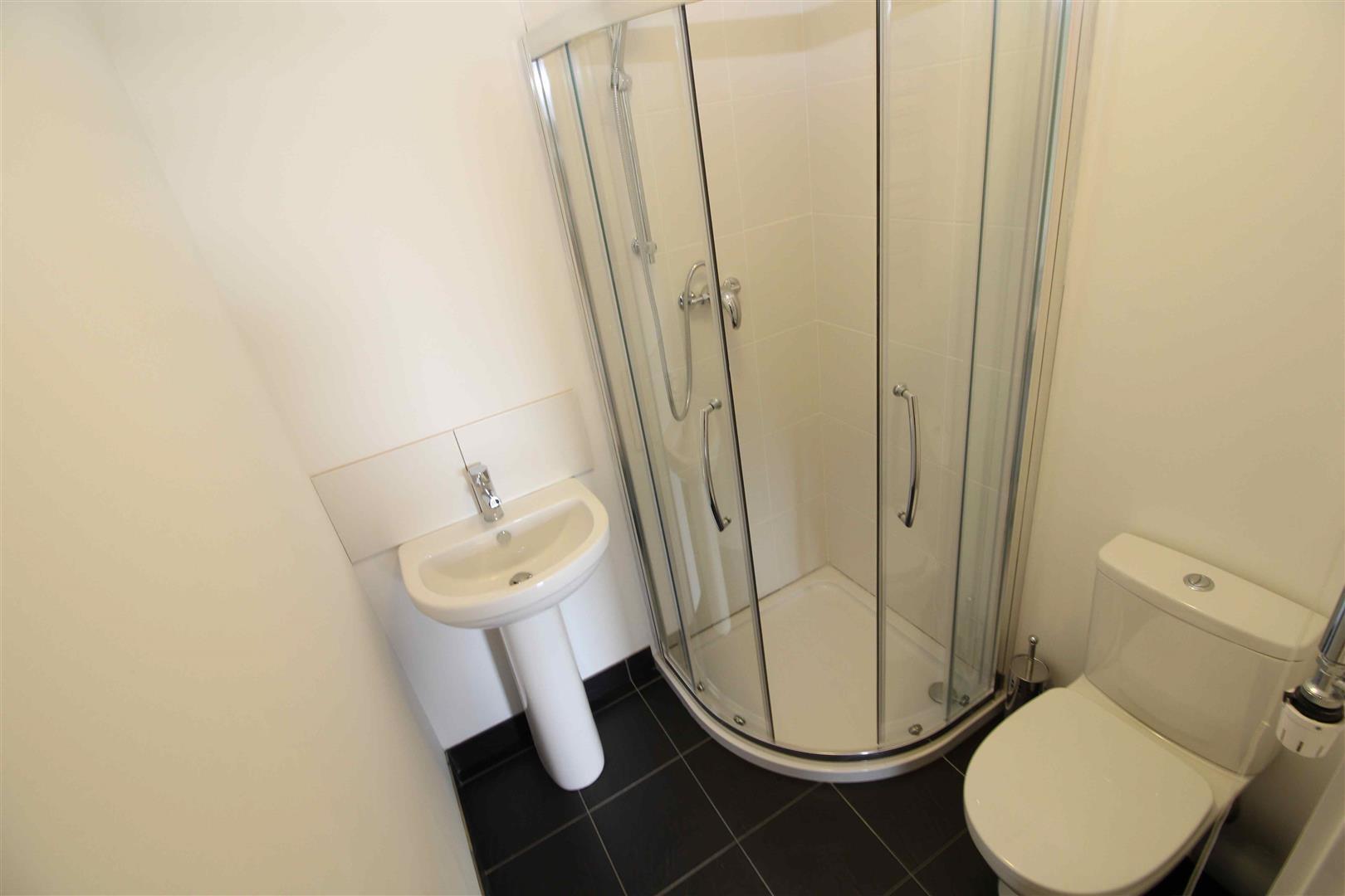 London Road, Lowfield Heath Image 6