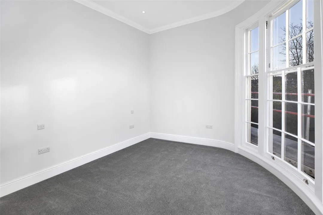 https://mr0.homeflow-assets.co.uk/files/photo/image/47768/2014/_x_/OCL230004_02.jpg