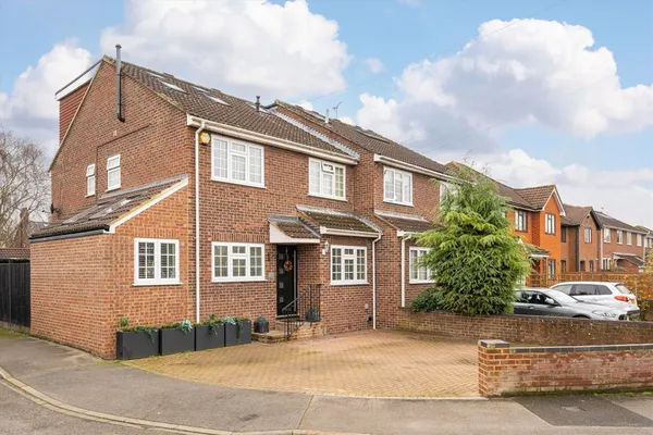 Gloucester Drive, Staines-Upon-Thames, TW18 photo 1