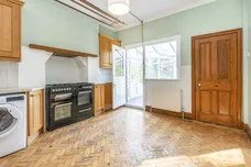 Hemington Avenue Barnet N11 photo 4