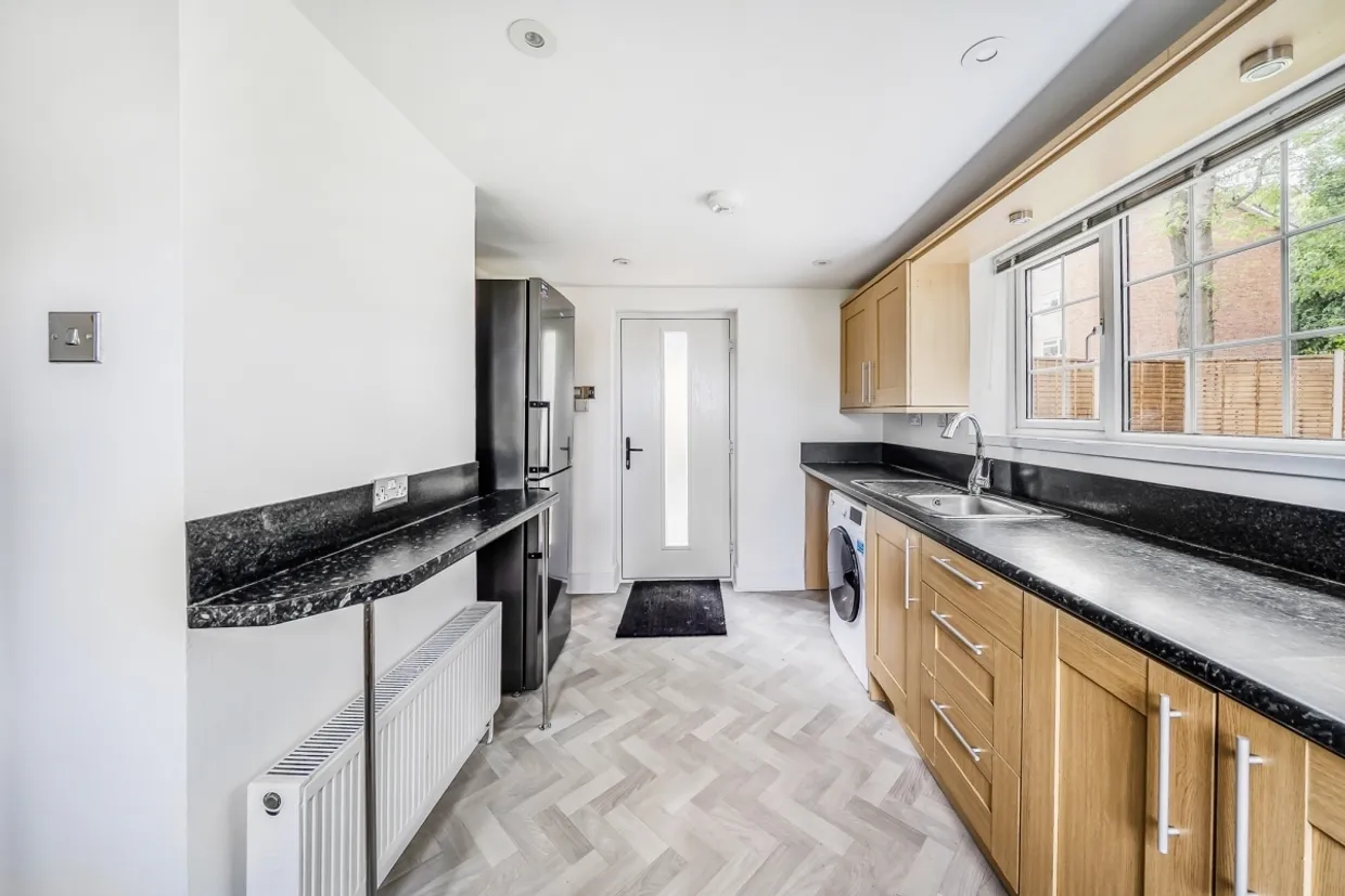 Harris Lane Radlett WD7 photo 4