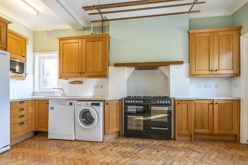 Hemington Avenue Barnet N11 photo 5