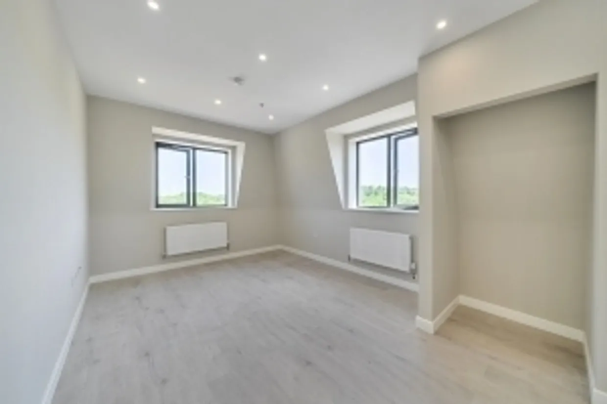 Stirling Way, Borehamwood, WD6 photo 2