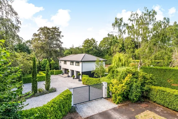 Old Avenue Close West Byfleet KT14