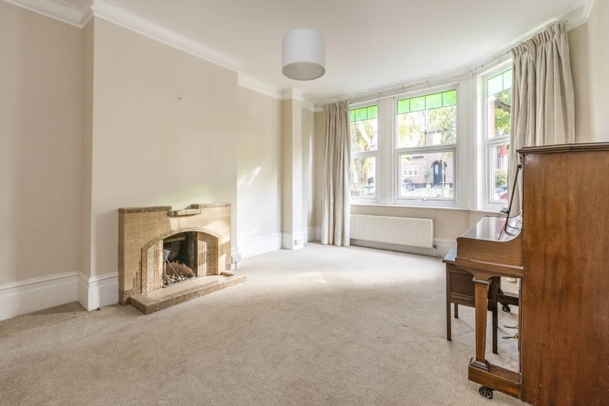 Hemington Avenue Barnet N11 photo 9