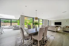 Old Avenue Close West Byfleet KT14 photo 3