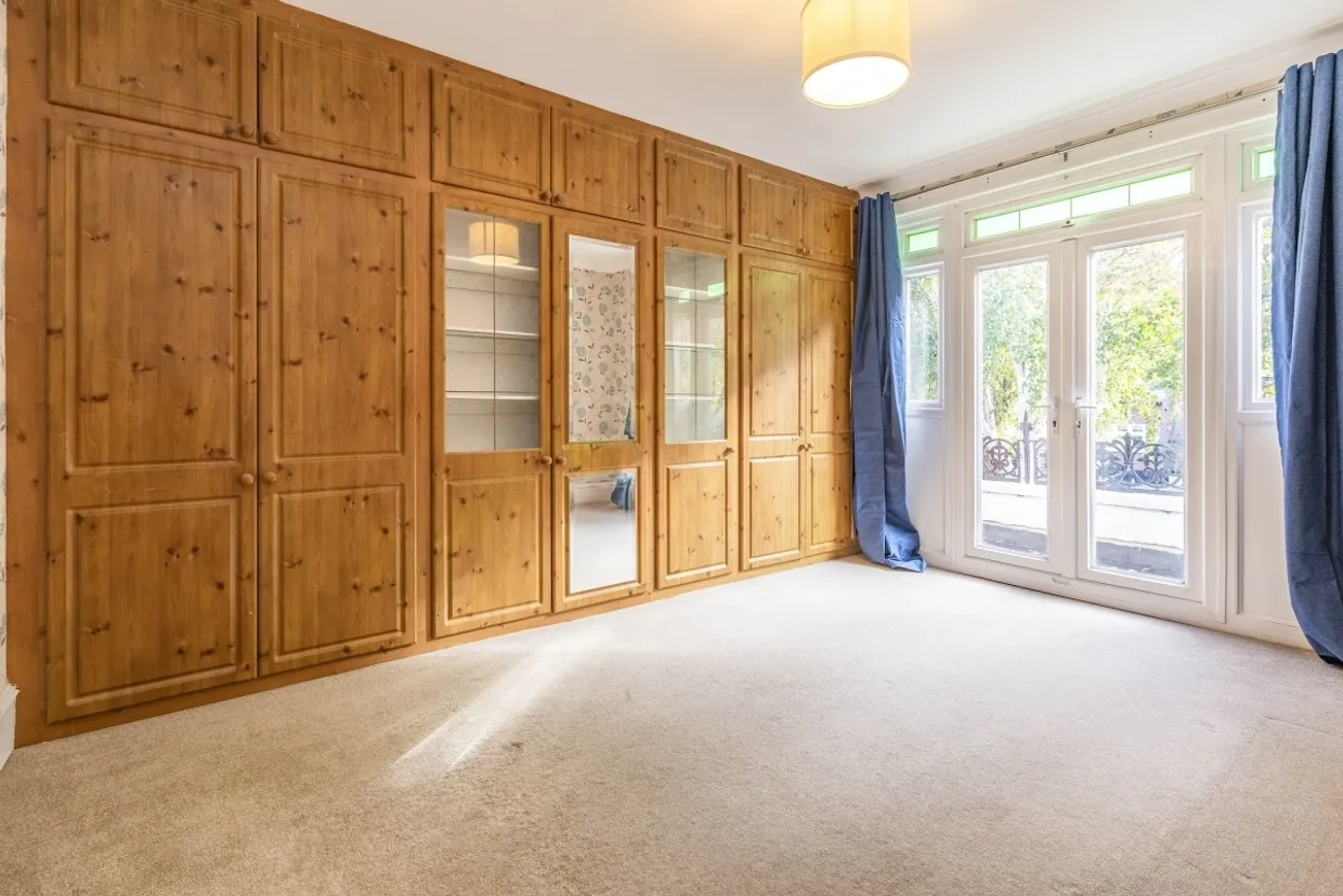 Hemington Avenue Barnet N11 photo 14