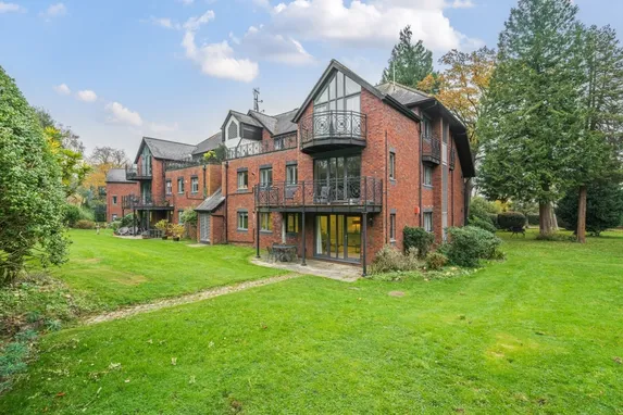 Woburn Hill Park Addlestone KT15