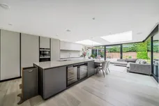 Old Avenue Close West Byfleet KT14 photo 9