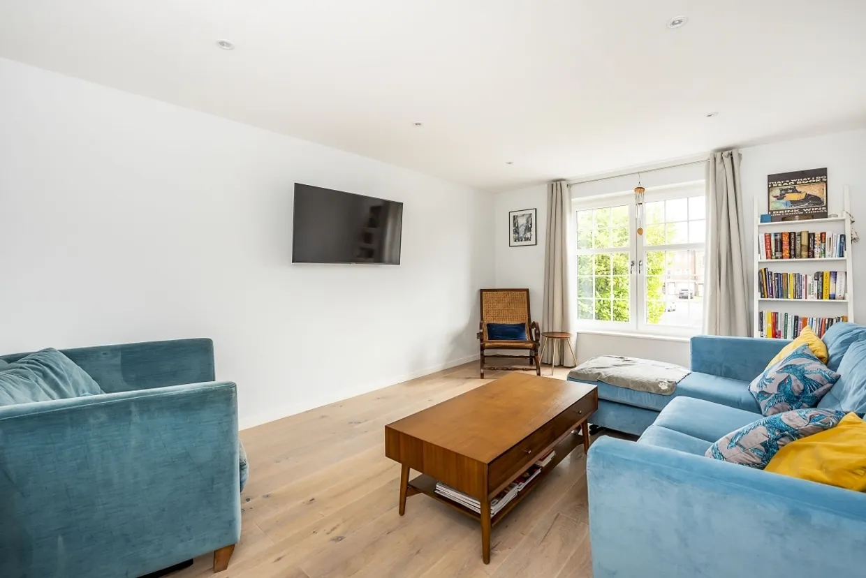 Thaxted Place London SW20 photo 6