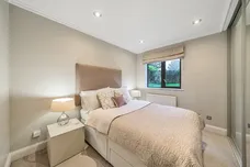 Woburn Hill Park Addlestone KT15 photo 8