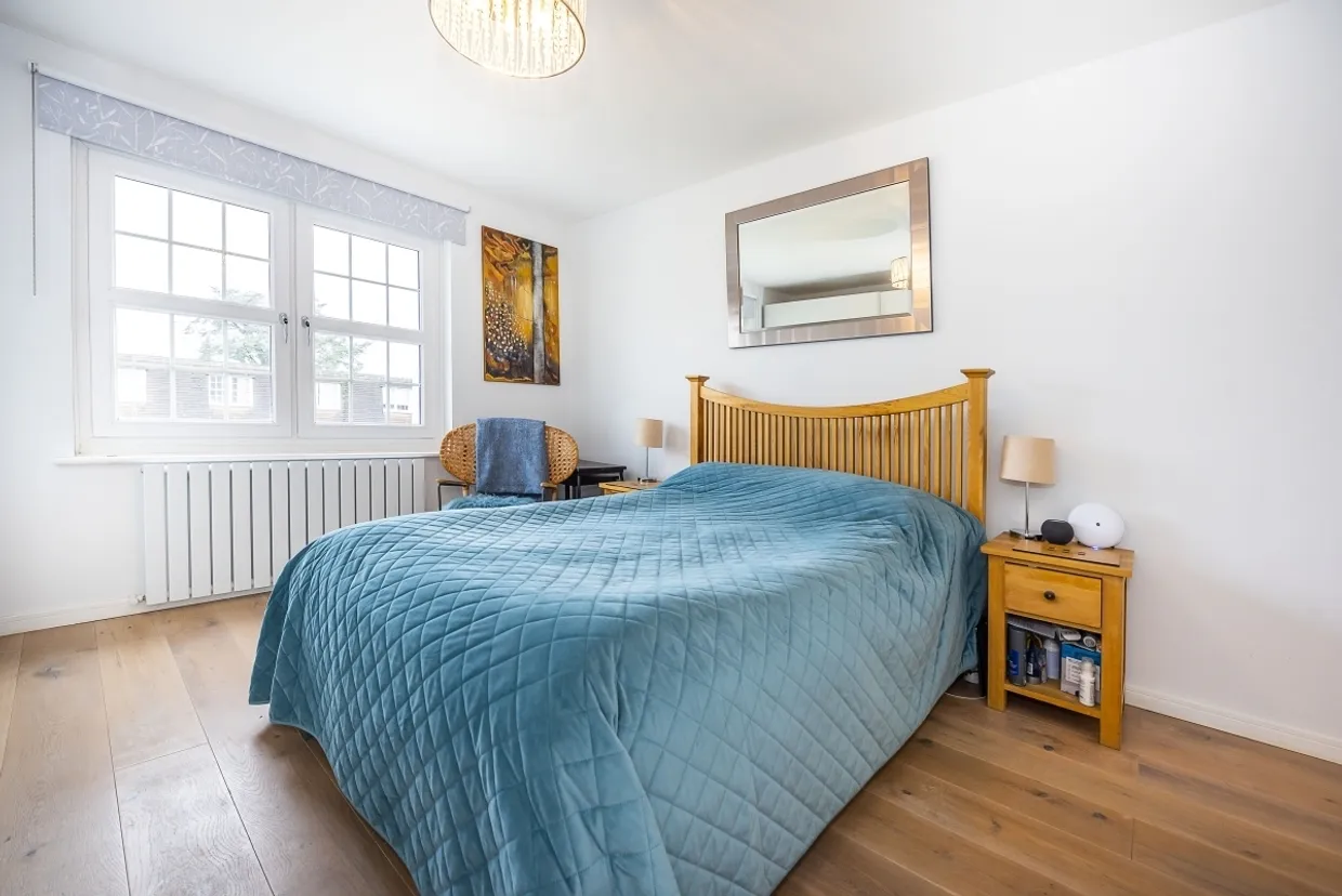 Thaxted Place London SW20 photo 10