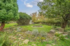 Woburn Hill Park Addlestone KT15 photo 17