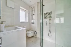 Old Avenue Close West Byfleet KT14 photo 26