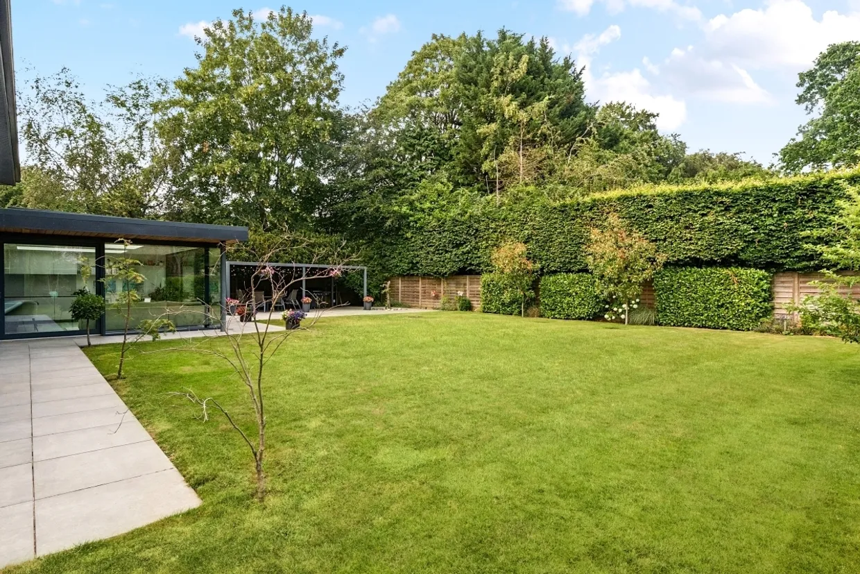 Old Avenue Close West Byfleet KT14 photo 27