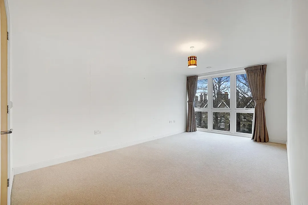 https://mr0.homeflow-assets.co.uk/files/photo/image/47768/8095/_x_/23218_EA_RS_12467049_IMG_6.jpg