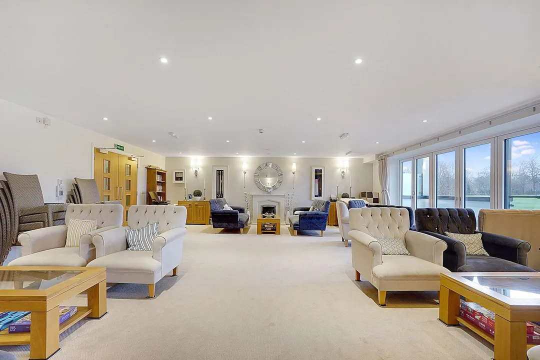 https://mr0.homeflow-assets.co.uk/files/photo/image/47768/8102/_x_/23218_EA_RS_12467049_IMG_10.jpg
