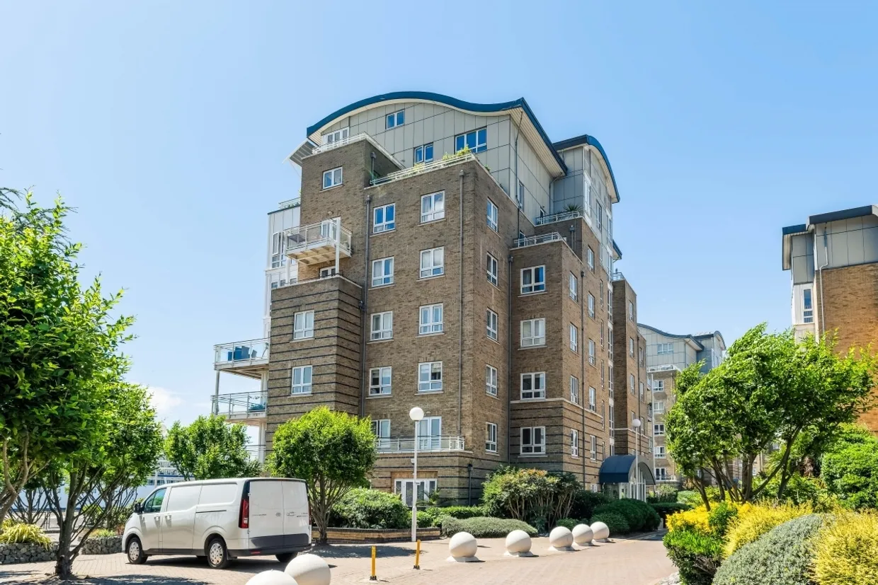 St. Davids Square, E14 photo 5
