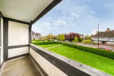 Queens Drive London W3 photo 17