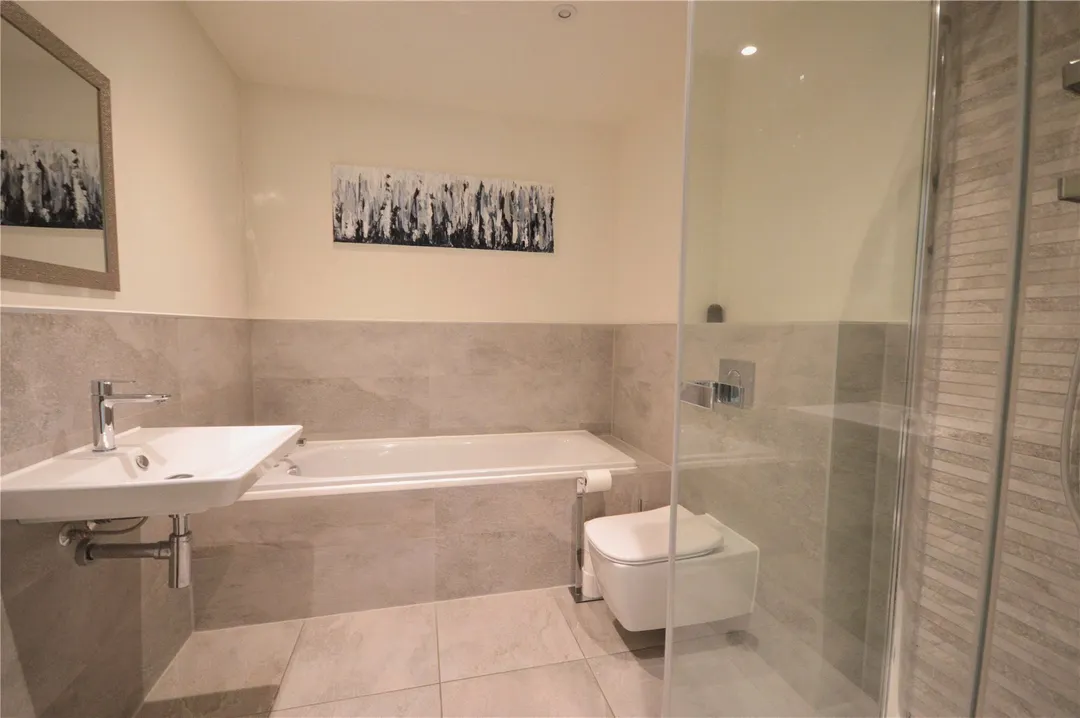 https://mr0.homeflow-assets.co.uk/files/photo/image/47769/3335/_x_/OCL260041_06.jpg