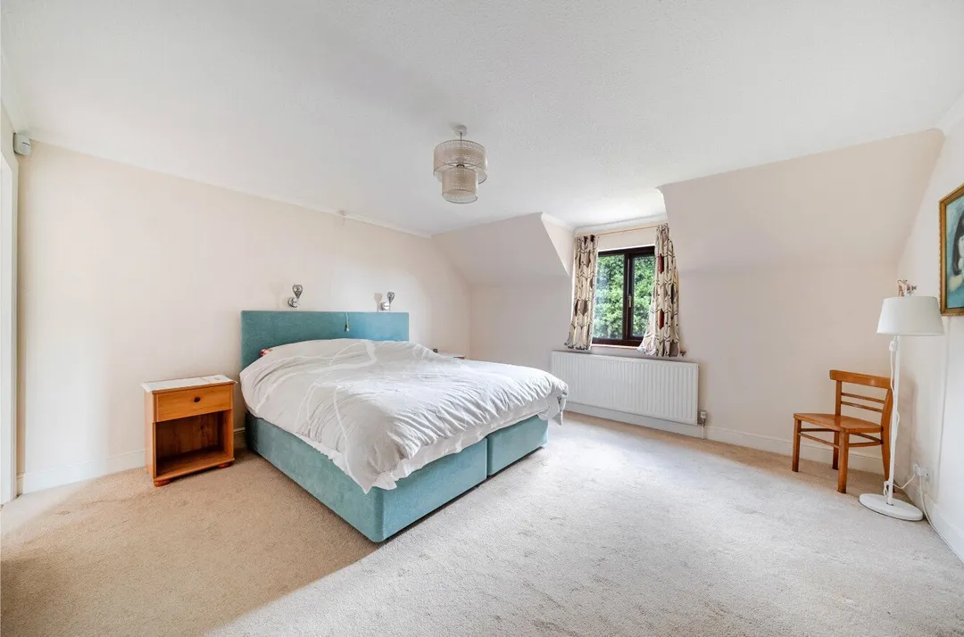 https://mr0.homeflow-assets.co.uk/files/photo/image/47769/5719/_x_/TOP260159_06.jpg