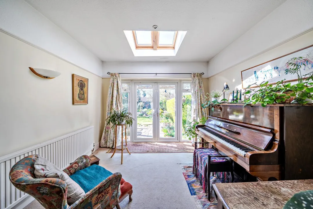 https://mr0.homeflow-assets.co.uk/files/photo/image/47770/1950/_x_/55055749.jpg