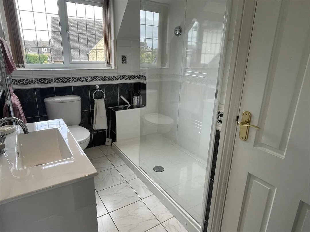 https://mr0.homeflow-assets.co.uk/files/photo/image/47770/2652/_x_/tyQ7RDZllke0JL8822MU9g.jpg