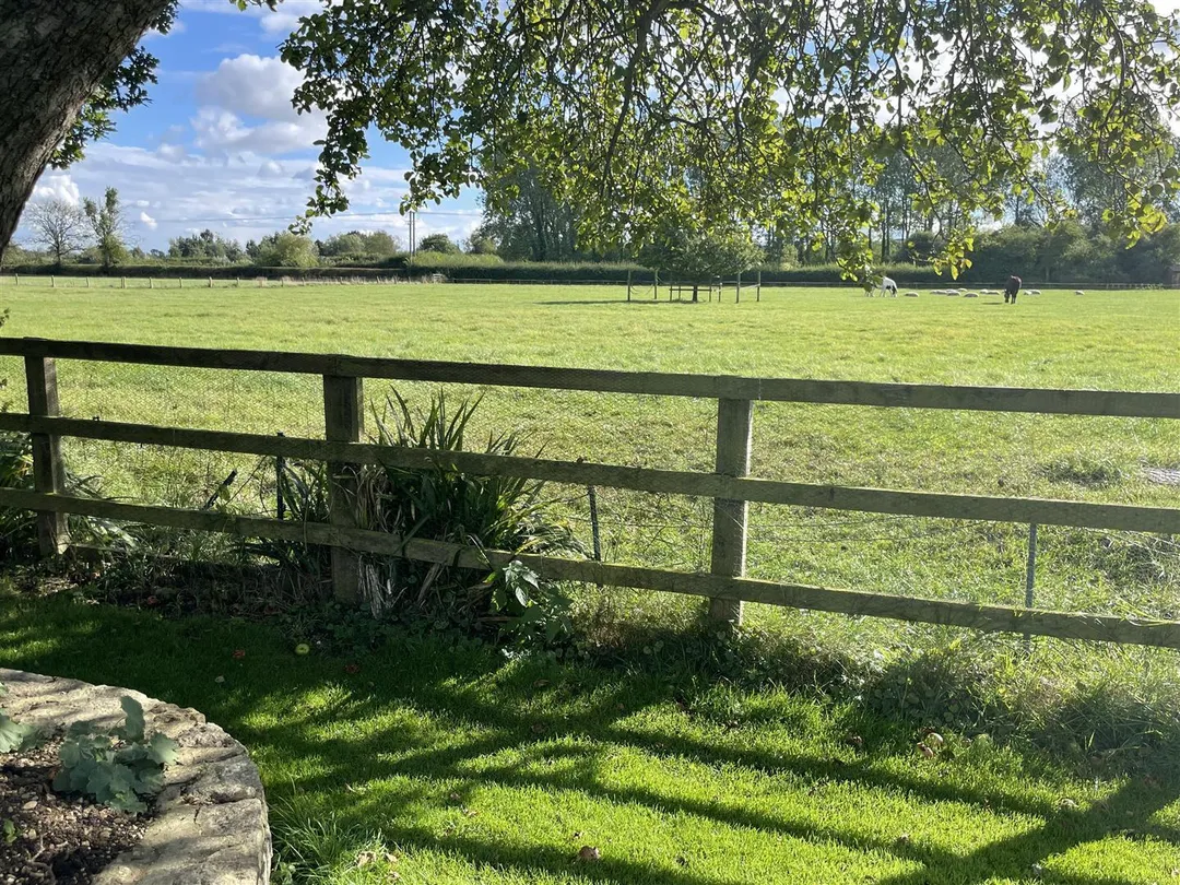 https://mr0.homeflow-assets.co.uk/files/photo/image/47770/2658/_x_/fvdWy6cCNUyKwc7ZRFz3-w.jpg