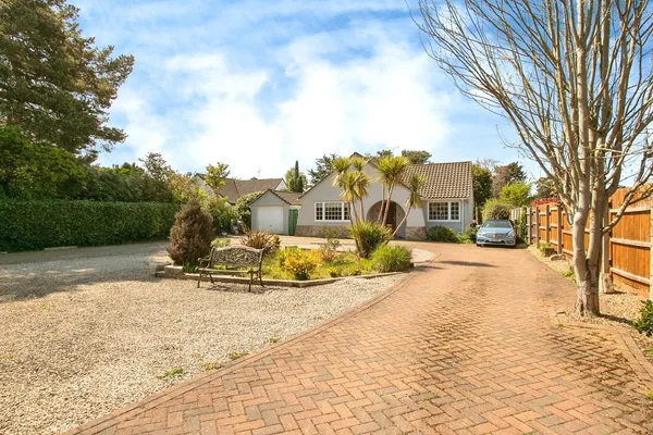 Braeside Road, St. Leonards, Ringwood...