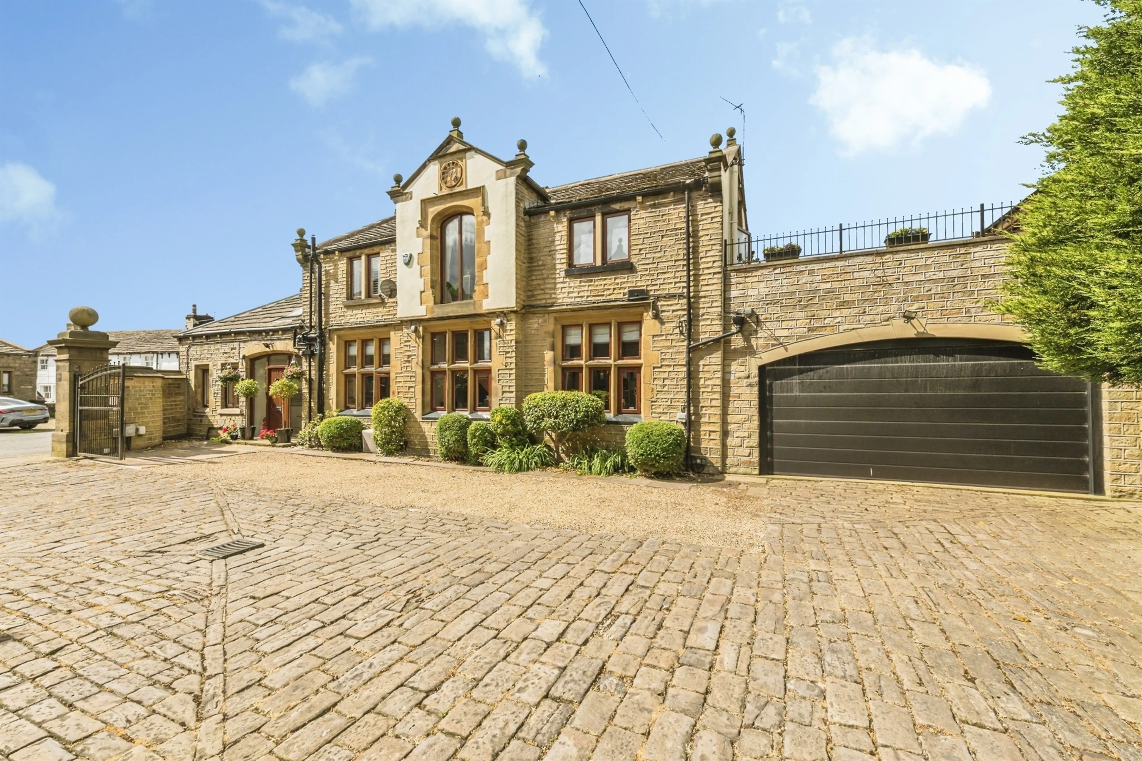 Property at Lightenfield Lane, Netherton, Huddersfield