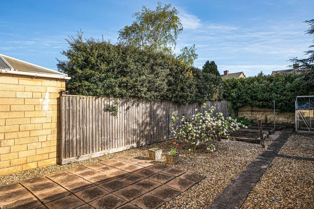 https://mr0.homeflow-assets.co.uk/files/photo/image/47772/1181/_x_/55627613.jpg