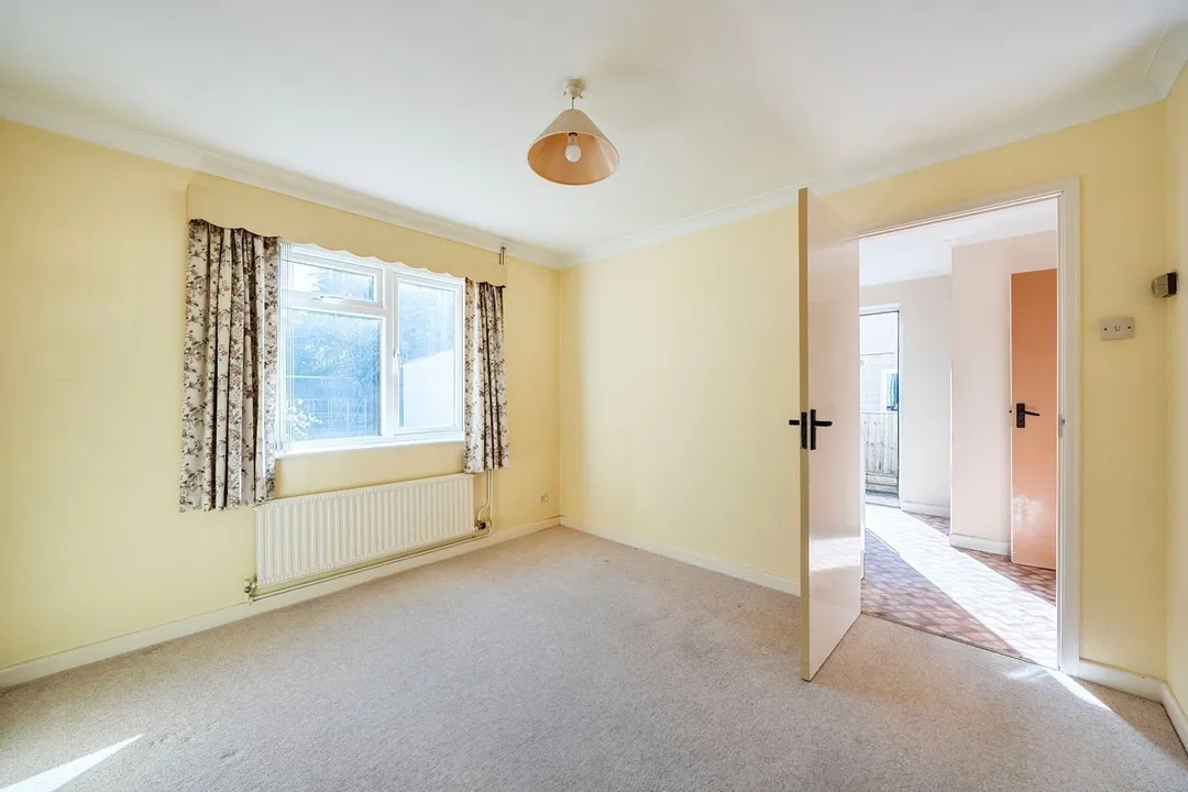 https://mr0.homeflow-assets.co.uk/files/photo/image/47772/1184/_x_/55627328.jpg