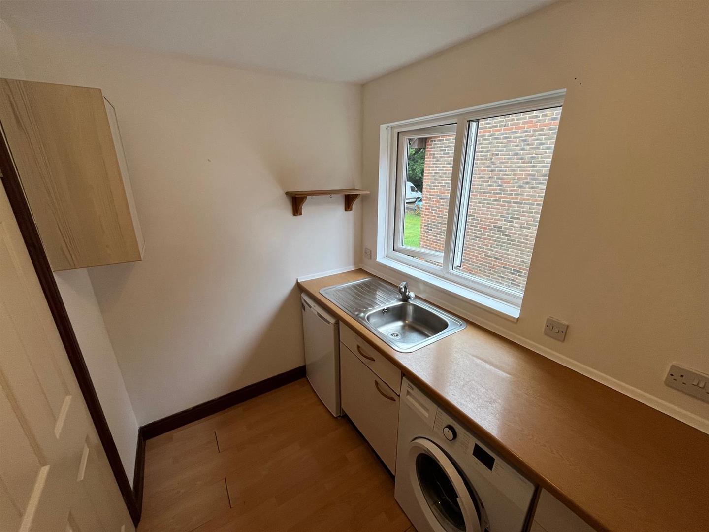 Willowfield, Southgate Image 6