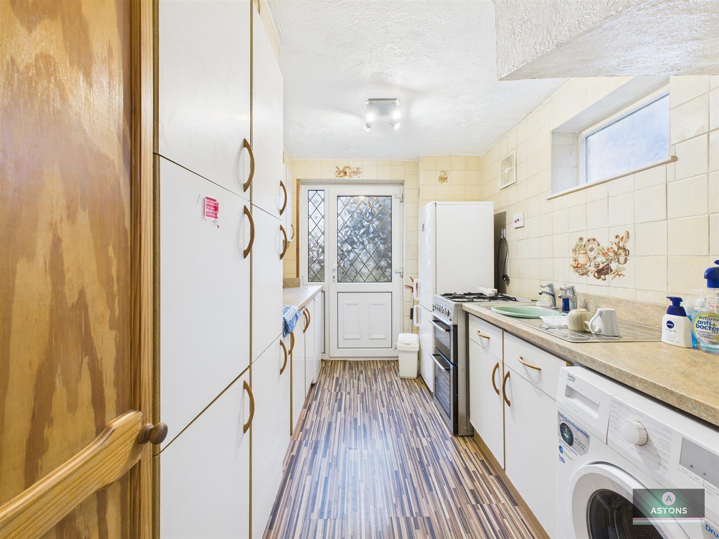 Stafford Road, Langley Walk Image 3