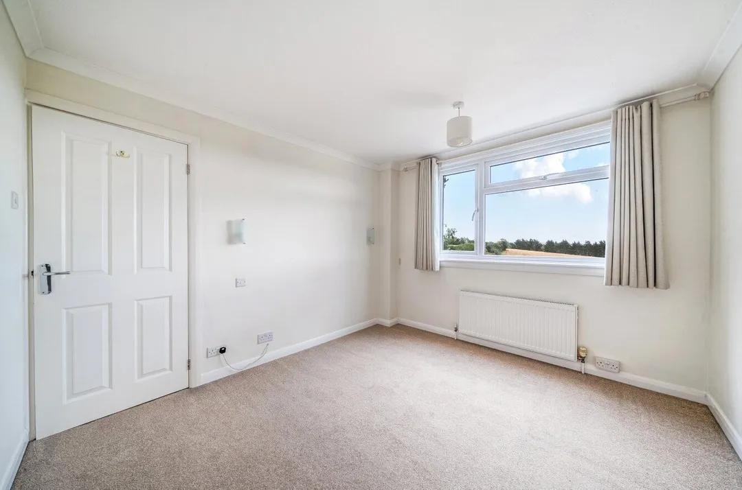 https://mr0.homeflow-assets.co.uk/files/photo/image/47772/2688/_x_/TOP260173_17.jpg